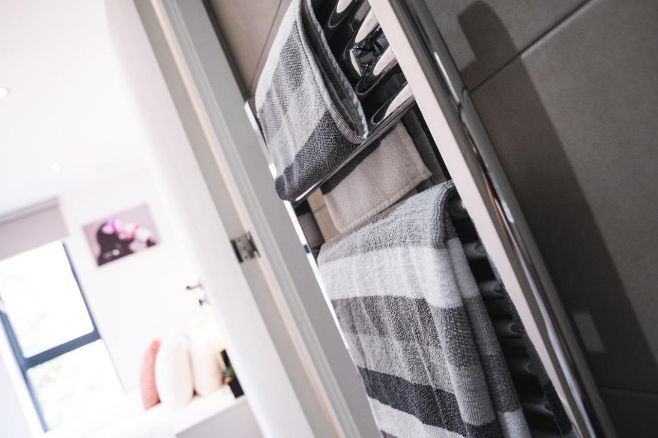 Central Studio - New - Free Wi-Fi - City Centre Sheffield Bagian luar foto