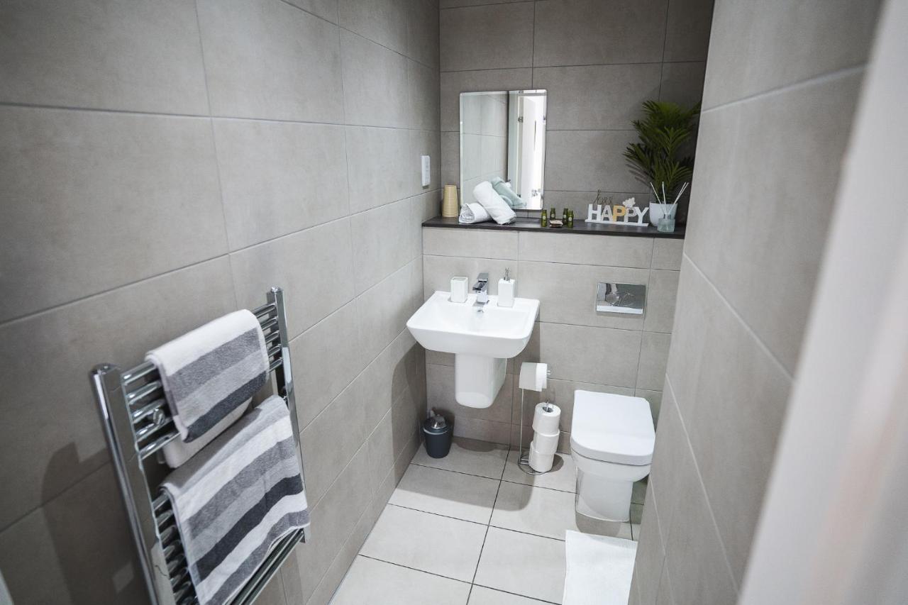 Central Studio - New - Free Wi-Fi - City Centre Sheffield Bagian luar foto