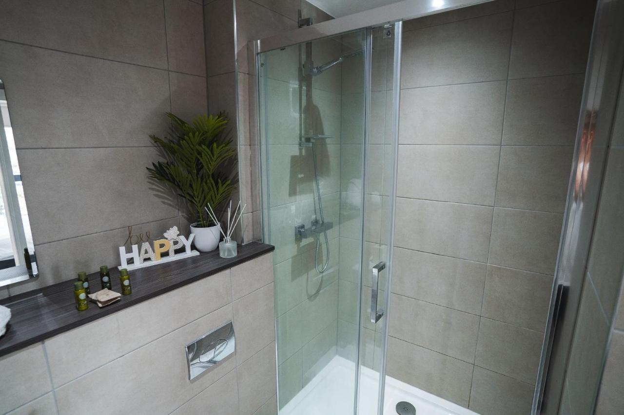 Central Studio - New - Free Wi-Fi - City Centre Sheffield Bagian luar foto